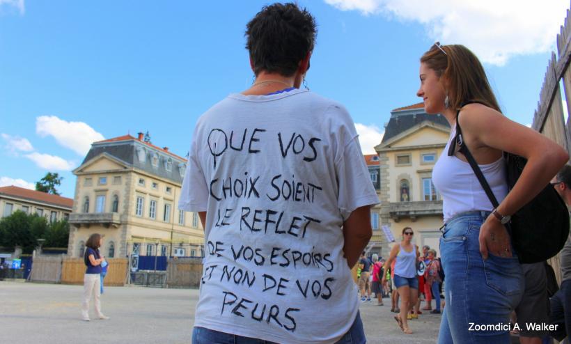 Plus d'une centaine de personnes ont manifesté contre le pass sanitaire ce mercredi 28 juillet au Puy-en-Velay.