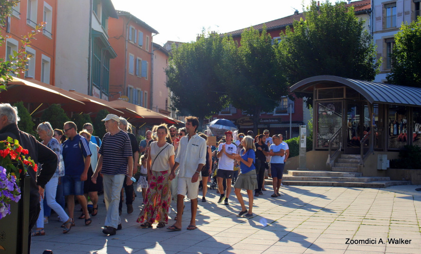 Des centaines de manifestants contre le pass sanitaire au Puy ce 28/07/2021.