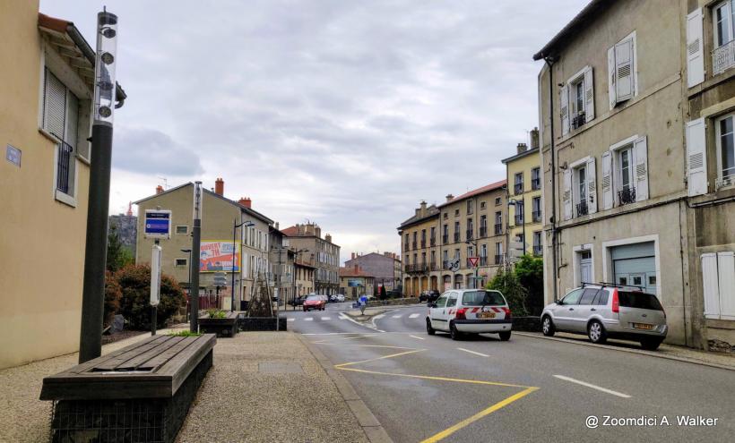 La bande cyclable actuelle d'Espaly s'arrête à l'approche du bd Gambetta.