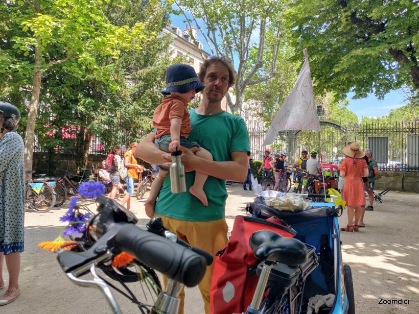 Maxime aimerait véhiculer ses enfants à vélo en toute sécurité au Puy.