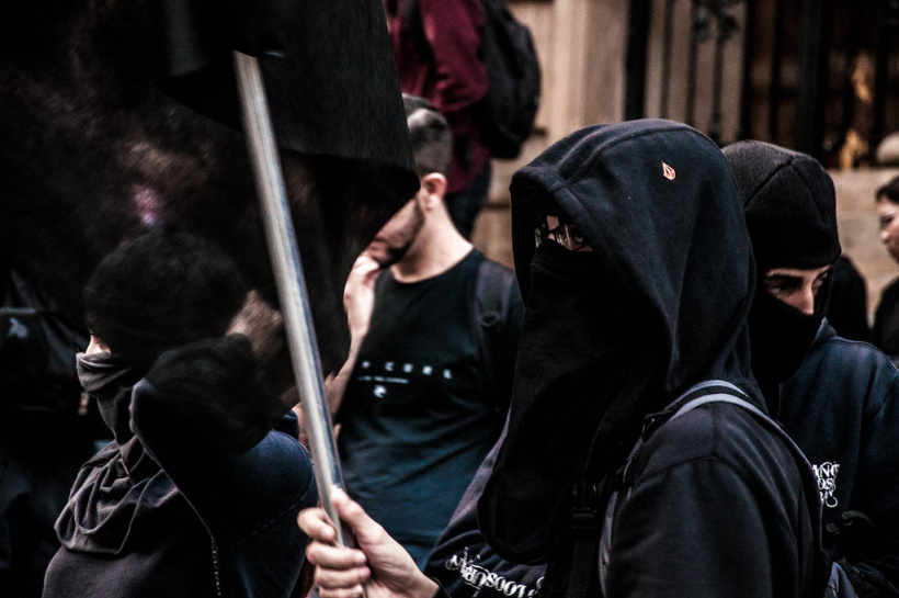 Un groupe soupçonné de violence dans le viseur.