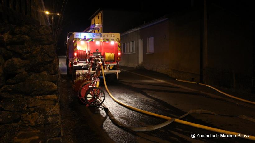 Les trois adultes et deux enfants ont été relogés pour la nuit.