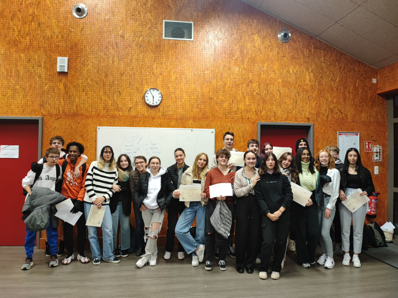 La traditionnelle photo des heureux diplômés du collège Anne Franck de Brives-Charensac