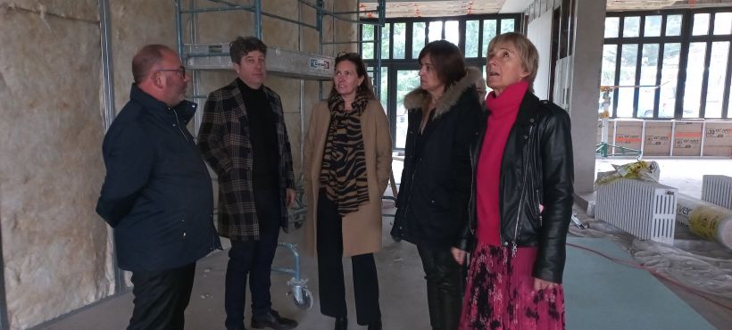 Élus et conseillers en visite sur le chantier du Groupe Scolaire Pierre Julien