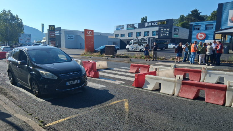Des essais sont en cours avec des séparateurs de voie en plastique