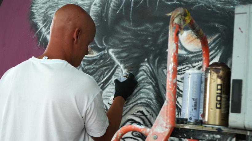 Dege a graffé en live pendant le lancement du nouveau CALQ 