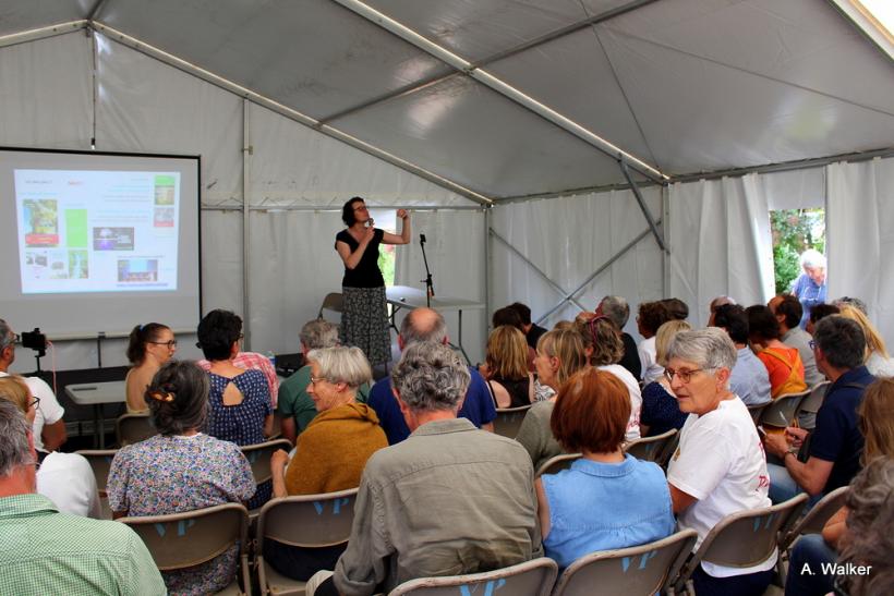 La chercheuse de Clermont Catherine Lenne étudie l'intelligence des plantes.