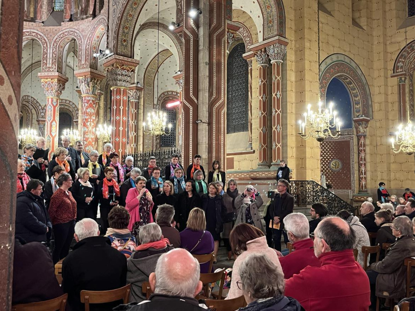 Chorale de La Vallée Verte et Grain de Folie réunies.