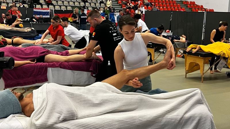 Déhlia Lapeyrie, lors du Championnat d'Europe de massage à Sibiu.