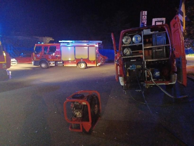 Les forces de pompiers sur place.