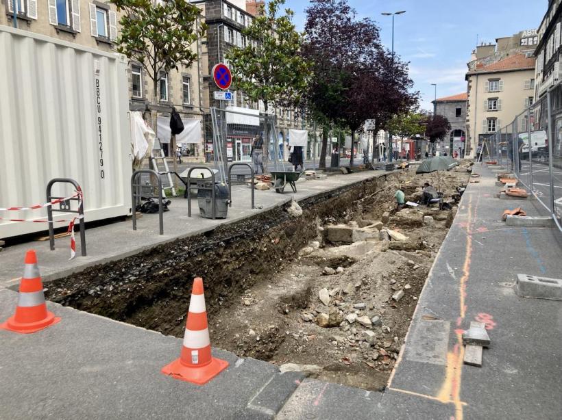 Les archéologues ont découvert des tombes carolingiennes en plein centre de Clermont.