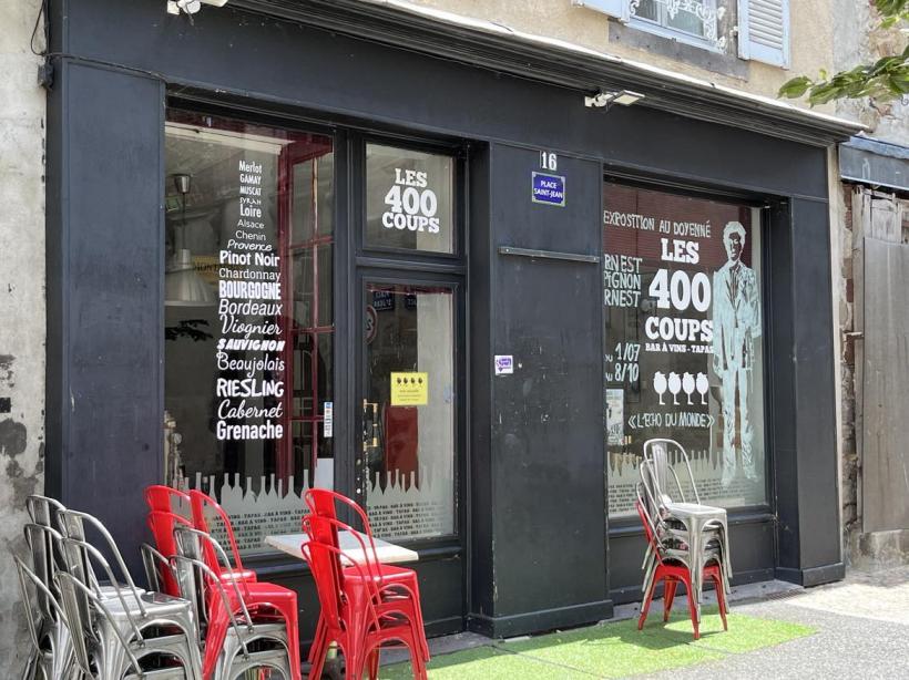 Même le bar Les 400 coups annonce l'exposition.