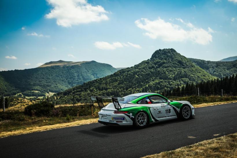 La course de côte se déroule dans un cadre splendide.
