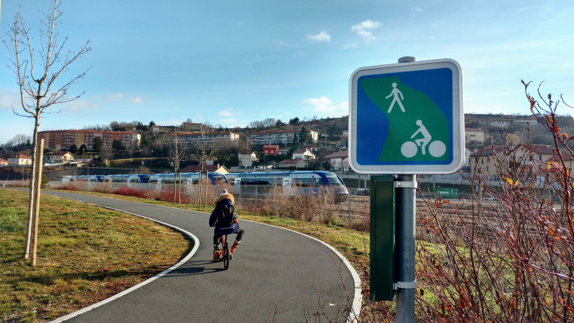 La piste cyclable du Pôle intermodal du Puy, direction Brives-Charensac.