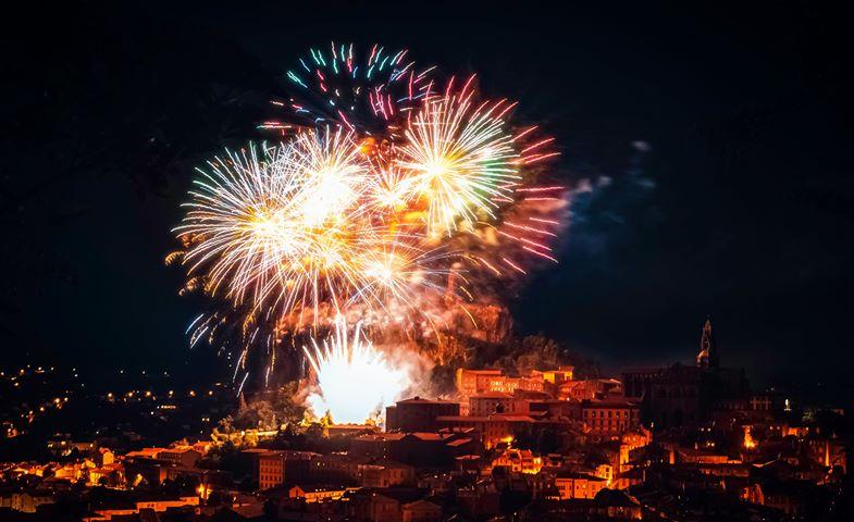 Feu d'artifices du 14 juillet 2020 au Puy-en-Velay.