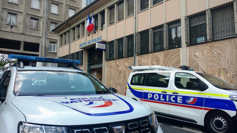 Le commissariat de police du Puy-en-Velay se situe rue de la passerelle.