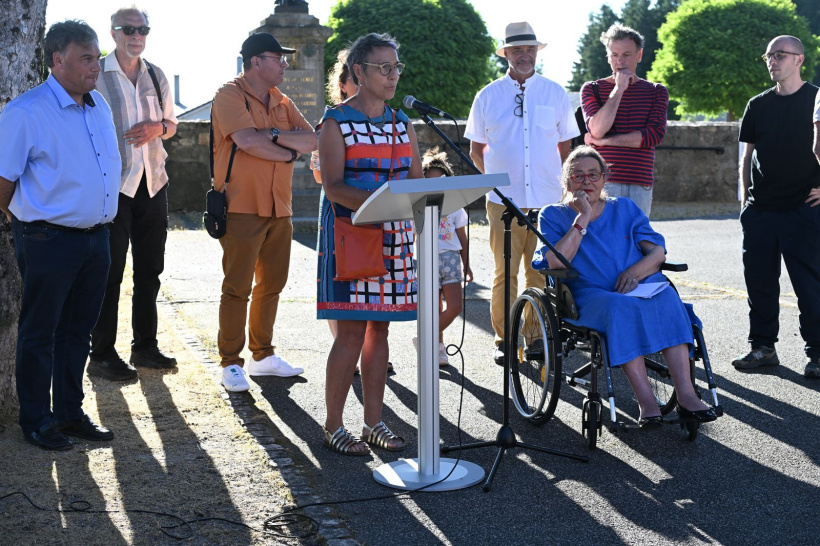 Béatrice Ropers auc ours de l'inauguration de "Ici au loin"