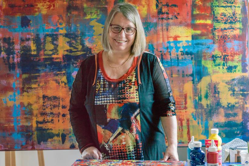 L'artiste Agnès Jersyk est libre, souriante et inventive.