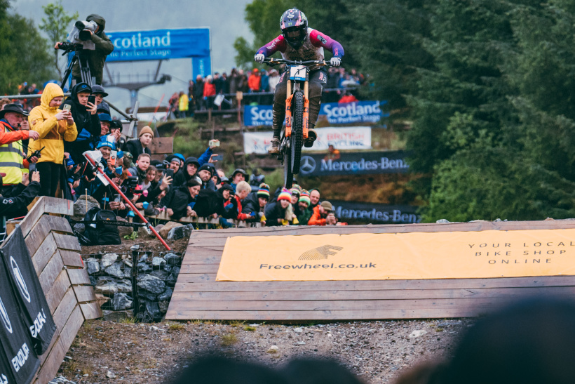 Amaury Pierron reste en pole position de la coupe du monde de VTT de descente.