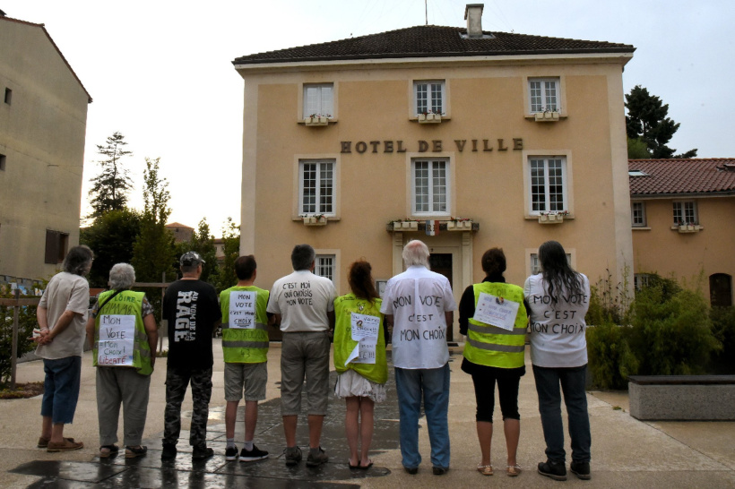 Ces Monistroliens ont choisi de montrer leur désaccord face à la mairie.