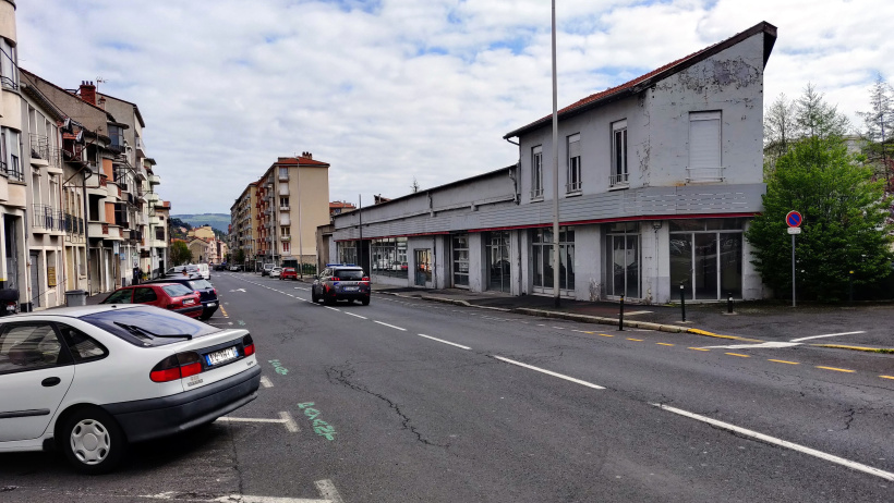 Le boulevard de la République au Puy-en-Velay.