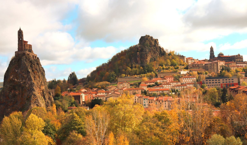 L'horizon ponot actuel sans la statut Notre Dame-de-France.