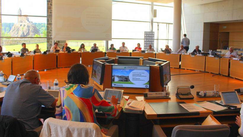 Le Conseil départemental de la Haute-Loire réuni en session.