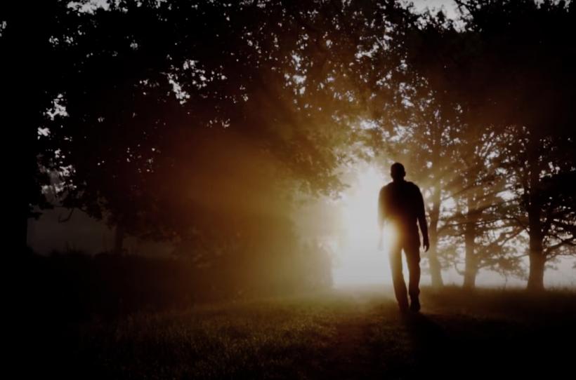 Image du clip "Just like a child" de l'album "The light will shine on me"