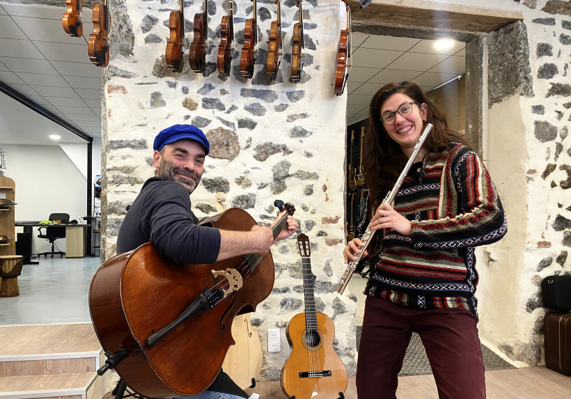 Damien et Noémie, une partie de la fière et joyeuse équipe d'A Tempo au Puy.