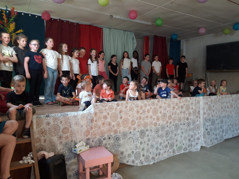 Spectacle de fin d'année des élèves de l'école de maternelles