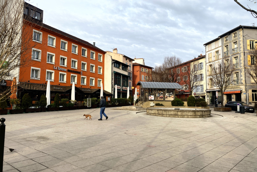 La place Cadelade était, jadis, le lieu principal du marché aux cochons.