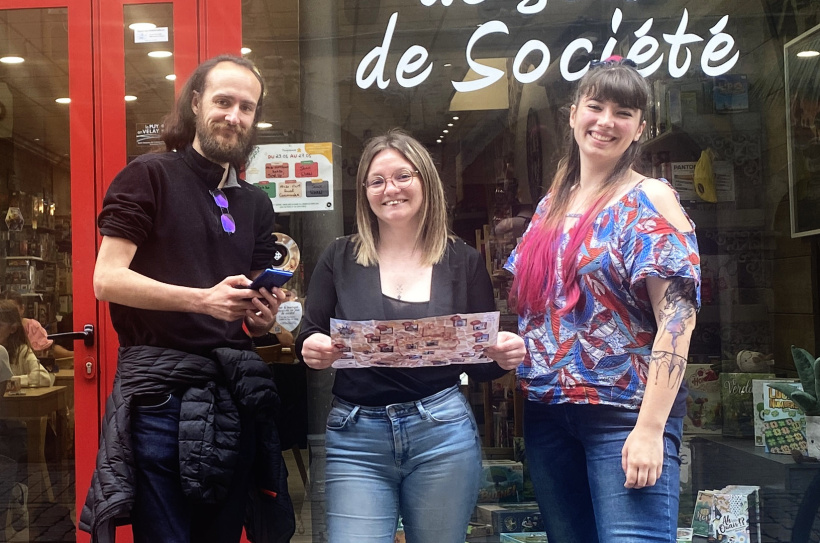 Emile Thein, Sarah Palestro (patronne du Dé Café Inné) et Clélie Giraud