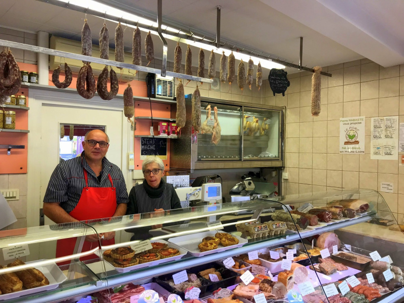 M. et Mme Rabaste tiennent la boucherie rue Pannessac au Puy depuis 1990.