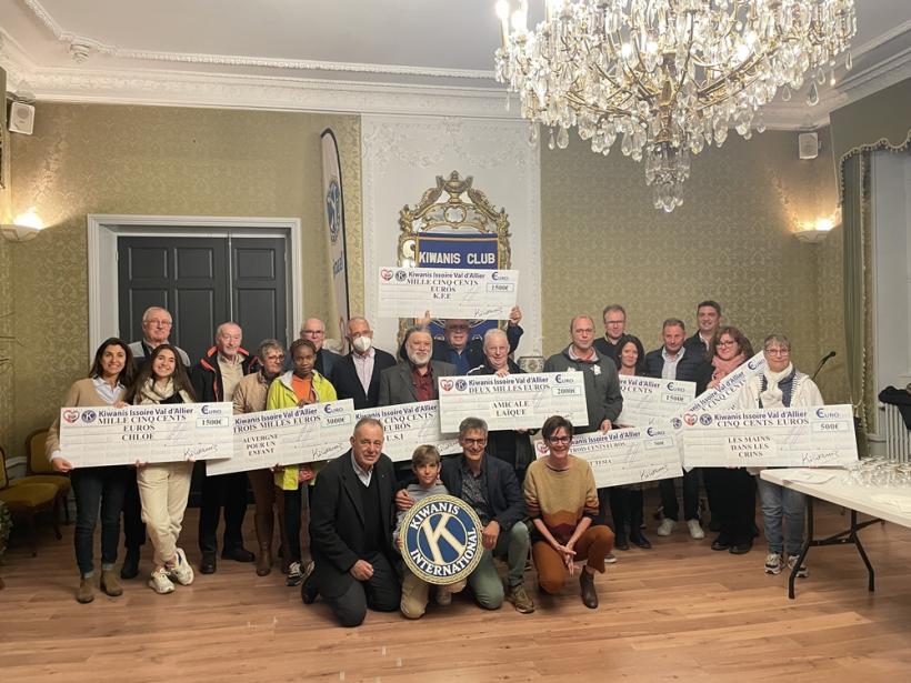 Chaque année, le Kiwanis remet de nombreux dons aux associations.