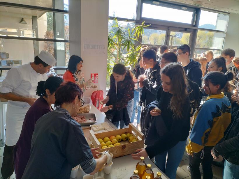 Petit déjeuner bio et local au lycée Simone Weil