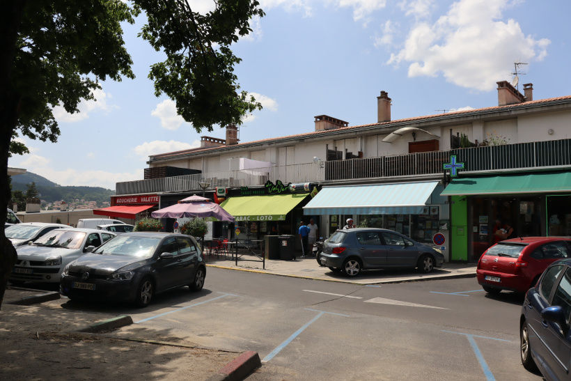 Le parking de la place Eugène Pebellier est souvent plein. 