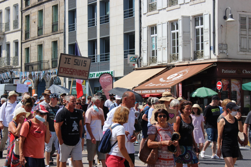 Manifestation anti pass sanitaire le 14 août 2021 au Puy-en-Velay.