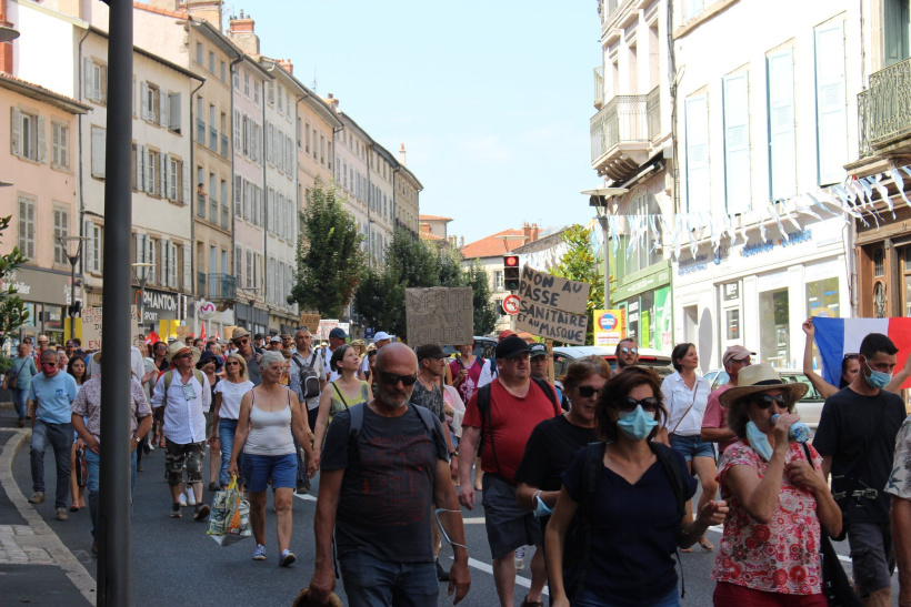 Manifestation anti pass sanitaire le 14 août 2021 au Puy-en-Velay.