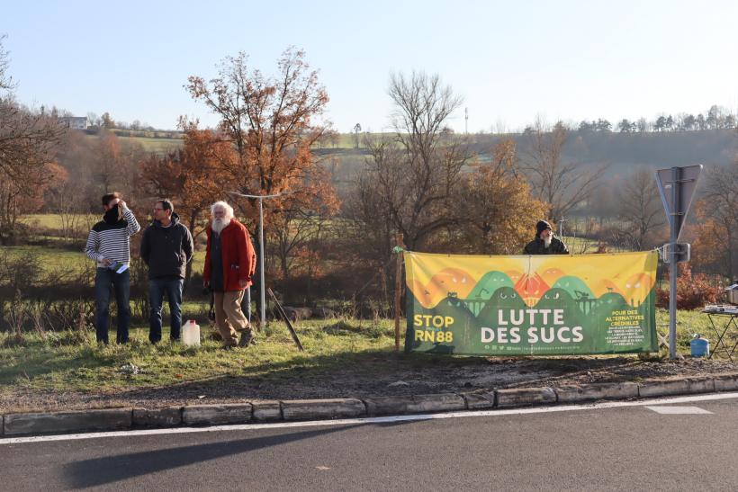 La lutte des sucs se mobilise et dit stop aux projets routiers destructeurs. 