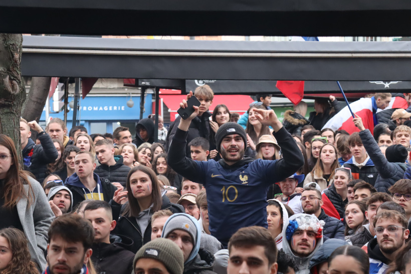 Plus de 300 supporters français étaient rassemblés au Yams. 