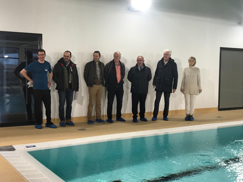 Plusieurs élus et salariés de la piscine de Saint-Paulien ont annoncé la réouverture. 