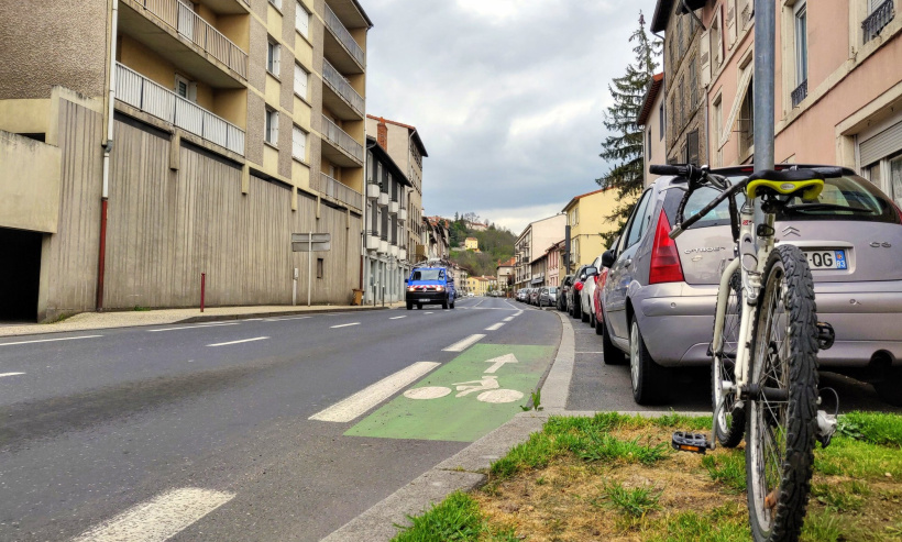 Les avenues du Puy et de la mairie à Espaly sont déjà dotées d'une bande puis piste cyclable.