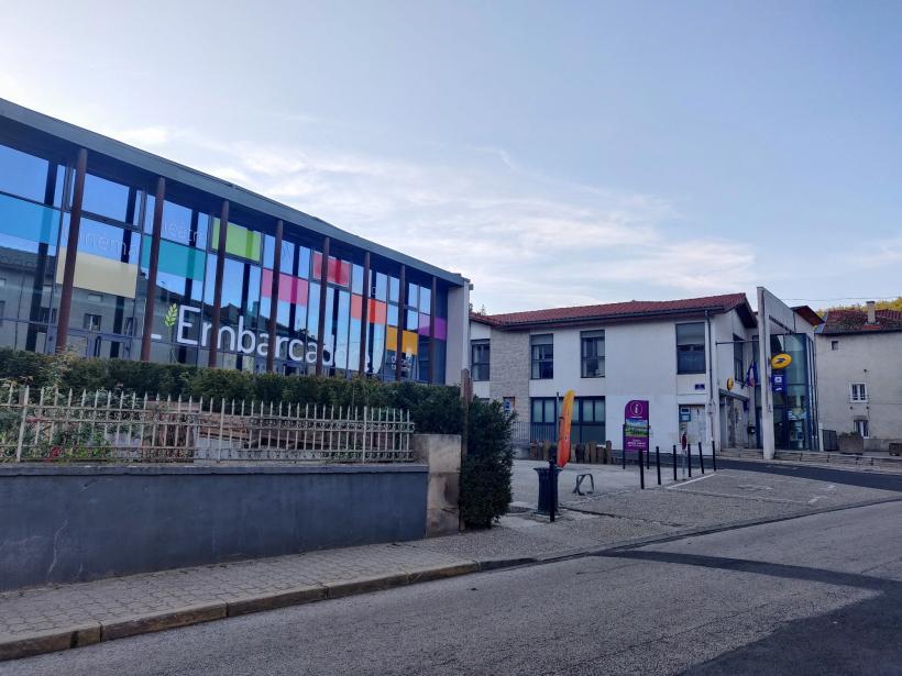 Le centre-bourg de Vorey au niveau de l'Embarcadère.