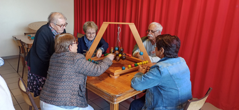 Après-midi jeux en bois à Landos par L'association ADMR