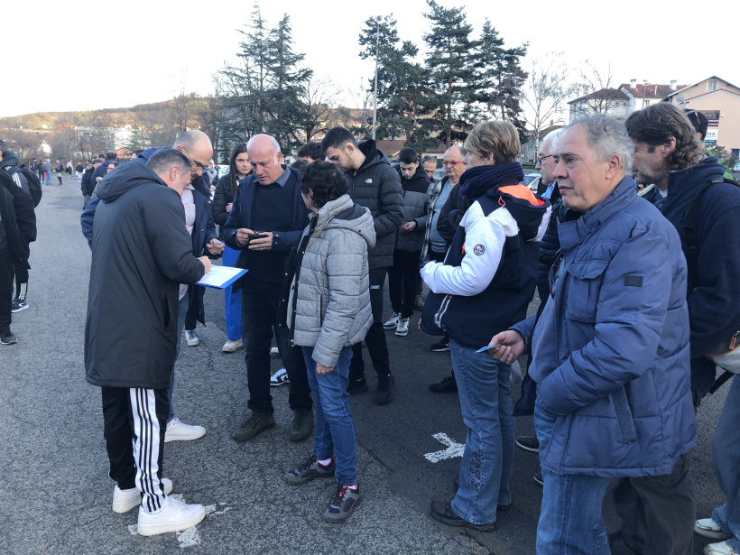 Les supporters sont installés et attendent le départ