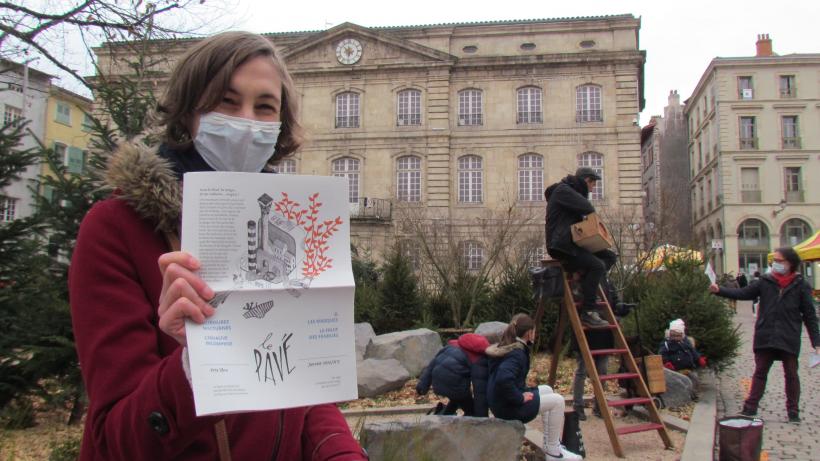 Le marché du Puy en Velay animé par le lancement du journal "Le Pavé"