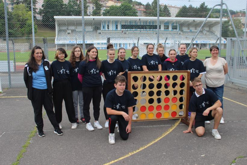 Les élèves de l'école du bénévolat de Saint-Jacques-de-Compostelle.