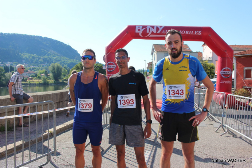 Aurélien Rivet, au centre, termine premier, devant Pierre Lavernhe et Valentin Chartrier.