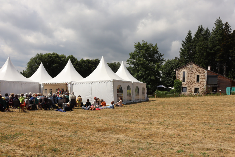 Site du festival, avec en fond, la librairie