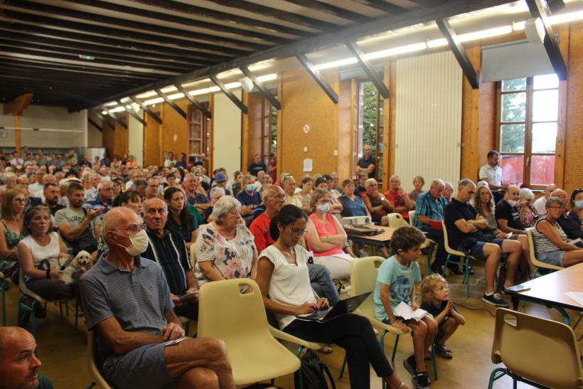 Plus de 300 personnes lors de la réunion publique du 25 juillet